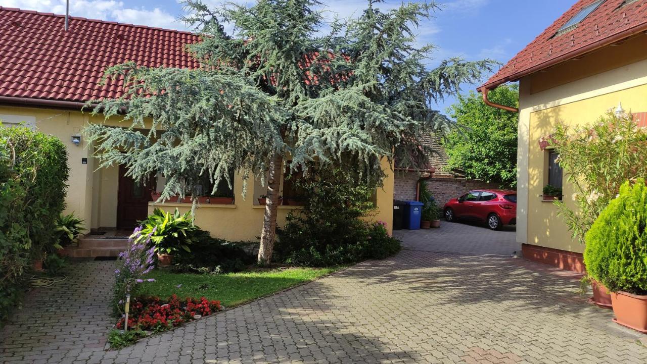 Eckhardt Vendeghaz Hotel Villány Екстериор снимка