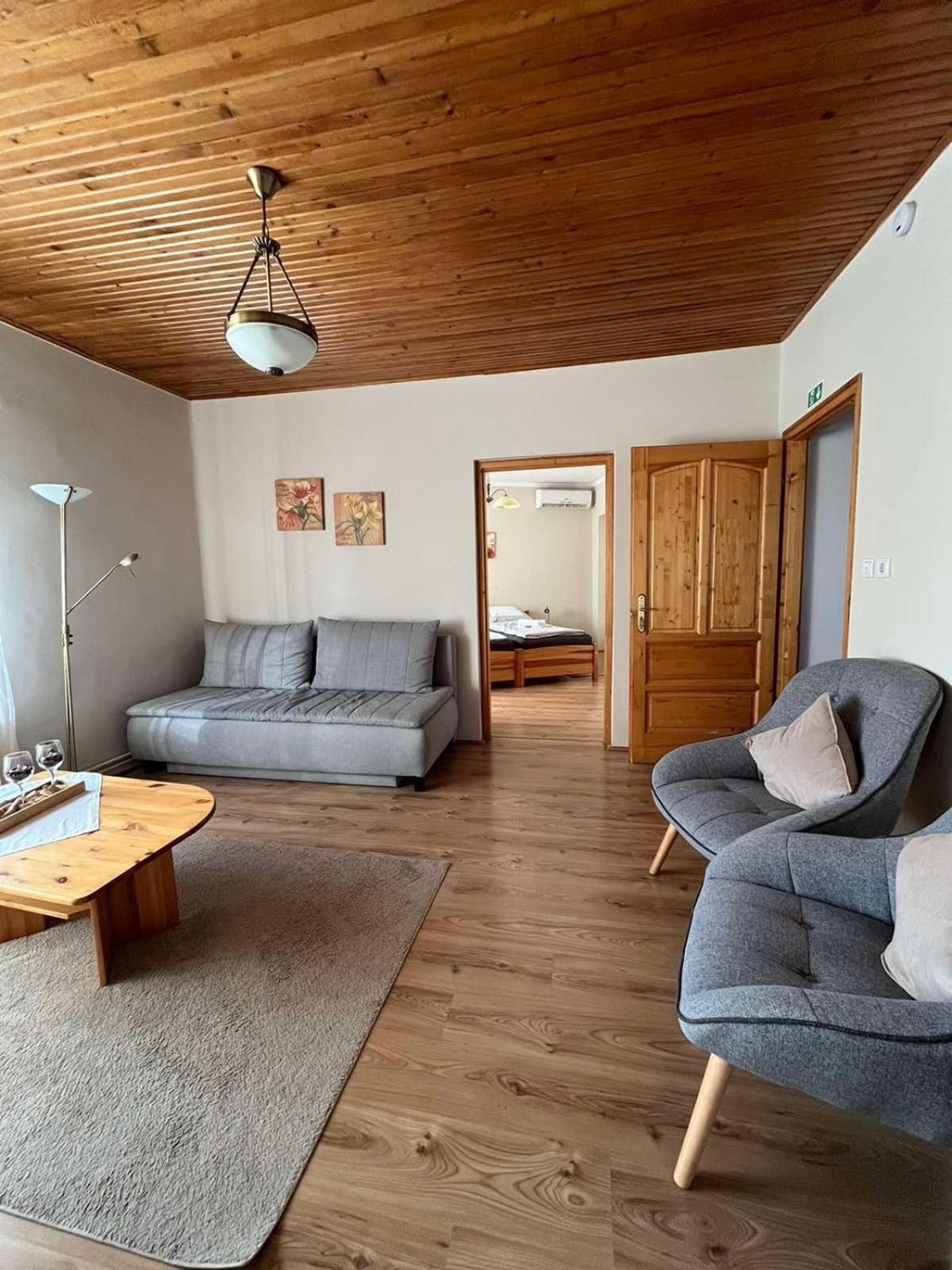 Eckhardt Vendeghaz Hotel Villány Екстериор снимка
