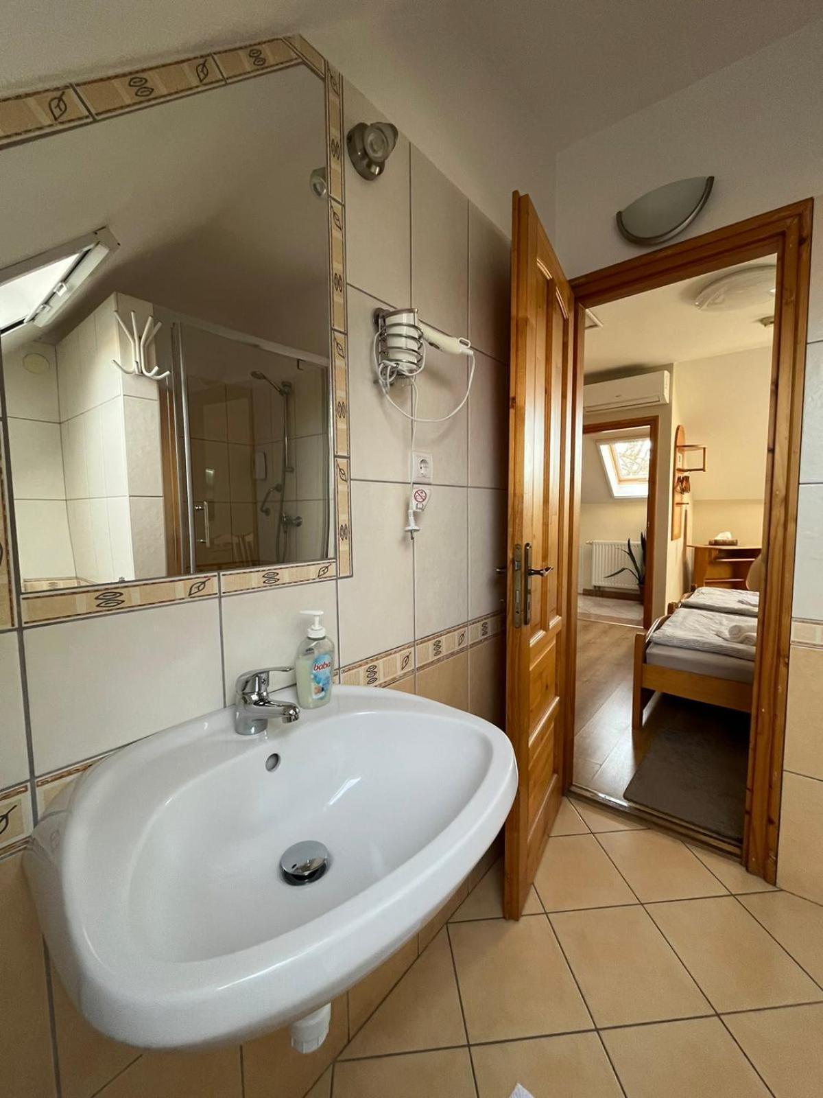 Eckhardt Vendeghaz Hotel Villány Екстериор снимка